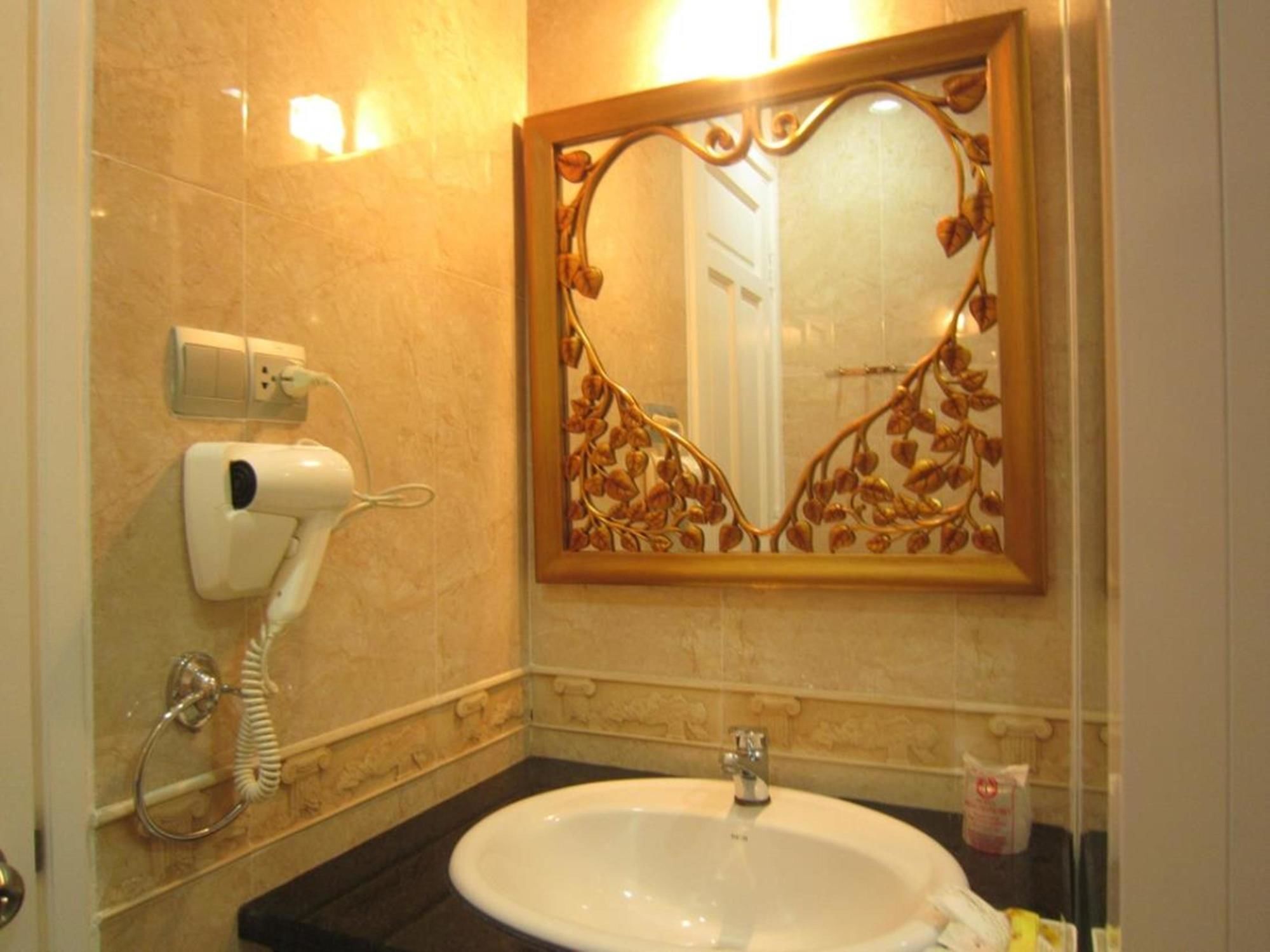 Hoang Thanh Thuy Airport Hotel 2 - Gan Am Thuc Dem Cho Hoang Hoa Tham Хошимін Екстер'єр фото